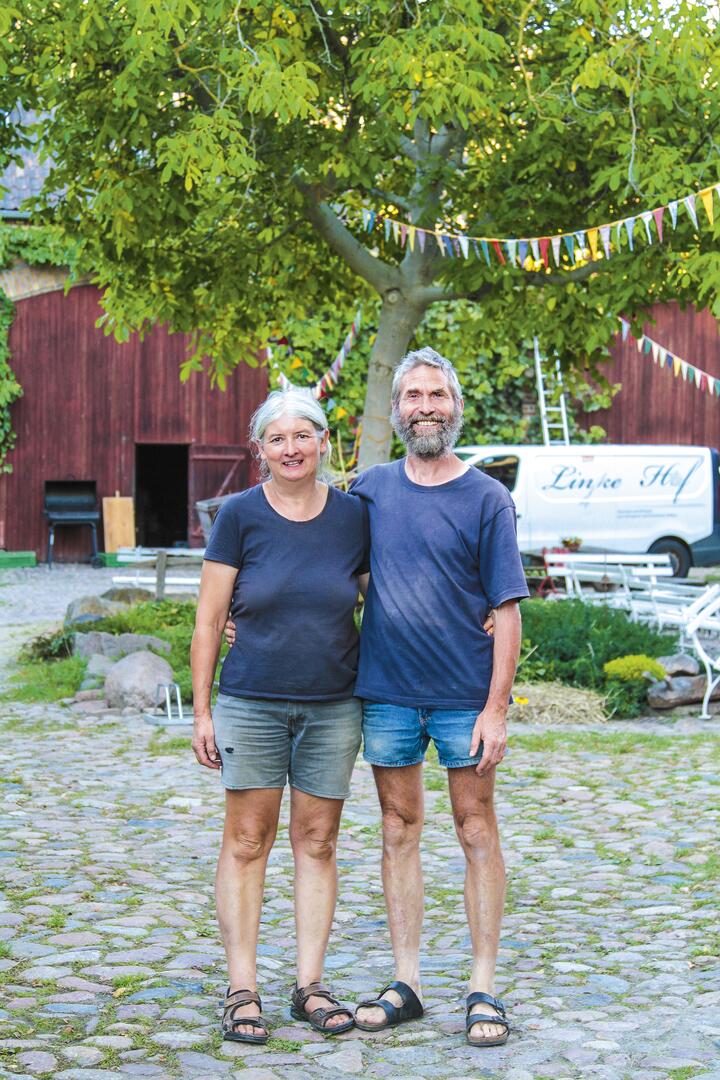 Paar auf Bauernhof